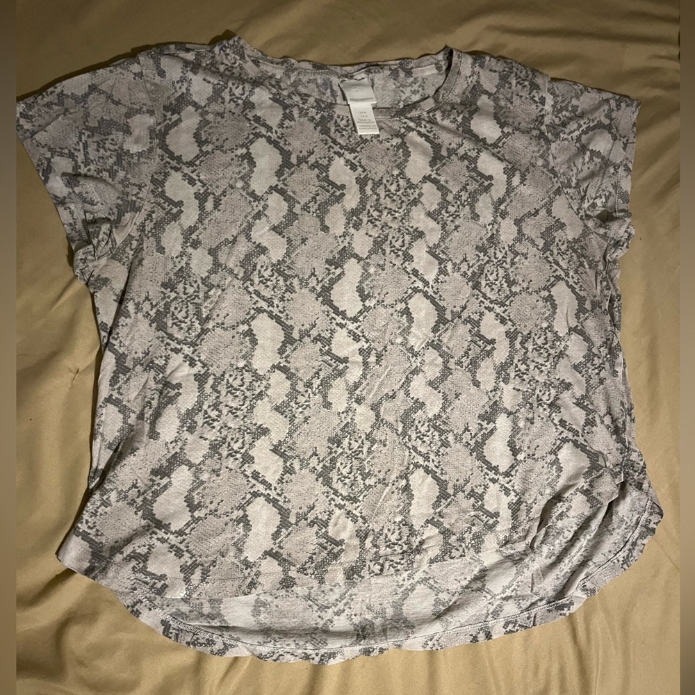 H&M Gray Snake Print Short Sleeve Top